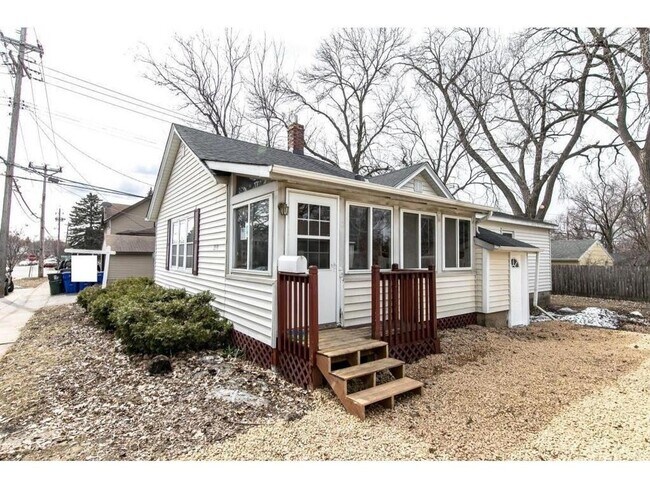 Foto del edificio - All Living Facilities on One Level. 3/1 Single Family Home.