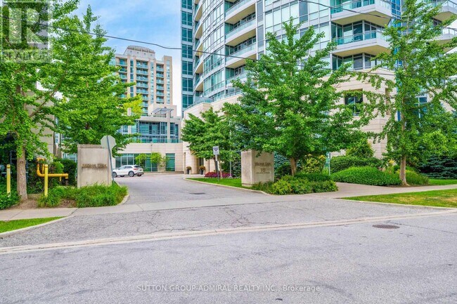 Building Photo - 18 Holmes Ave