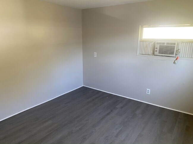 Building Photo - 4 Crest Ave