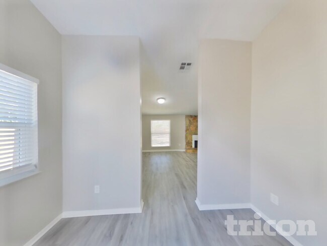 Foto del edificio - 3183 Bee St E