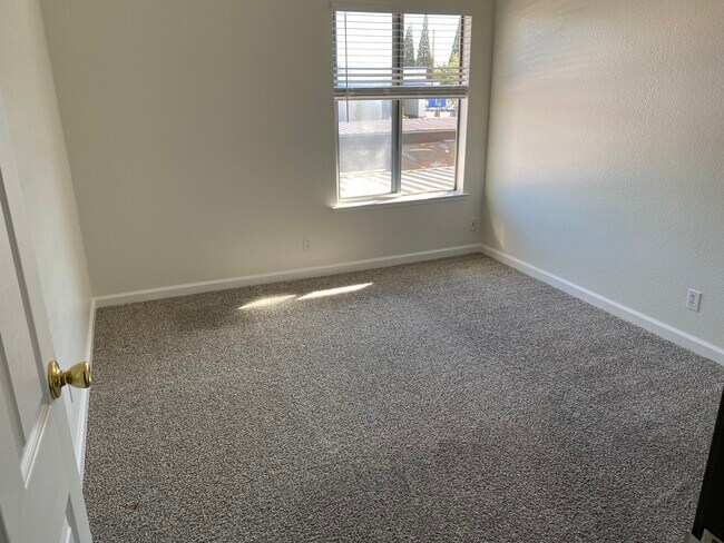 Bedroom #1 - 4600 Neil Rd