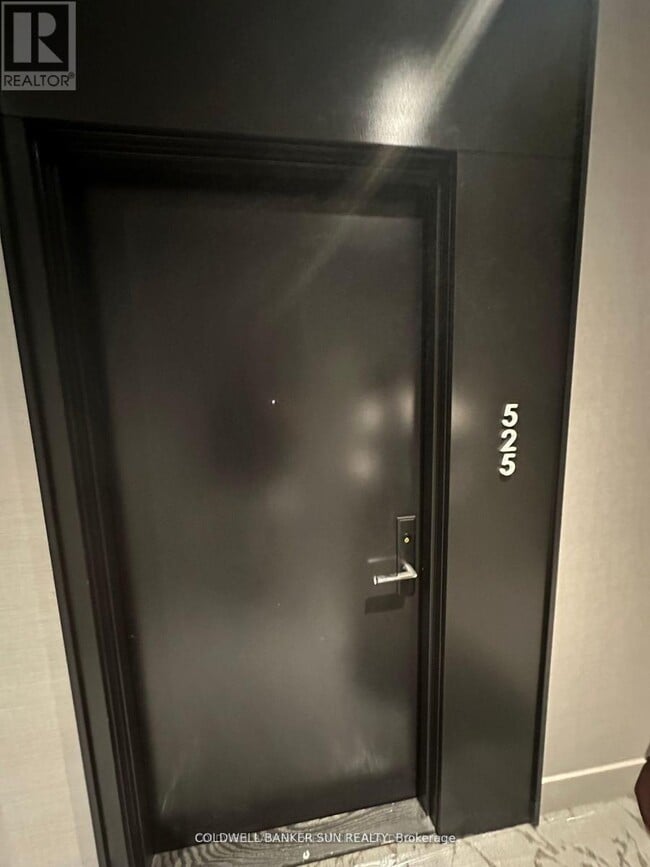 Building Photo - 270 Dufferin St