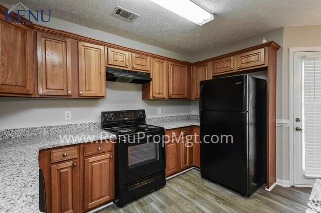 Building Photo - Now Available 4 bedroom 3 bath