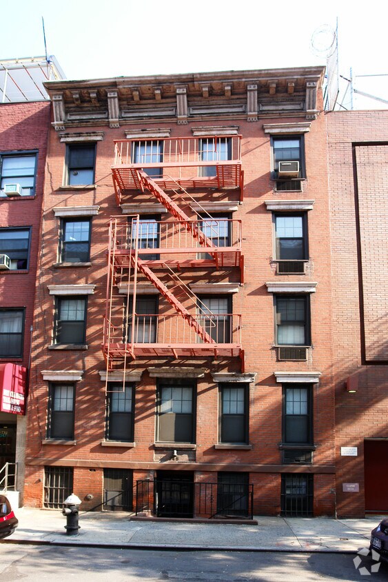 Foto del edificio - 345 W 53rd St