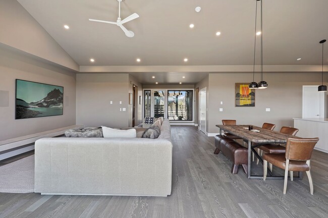 Building Photo - High End Furnished Tetherow Home