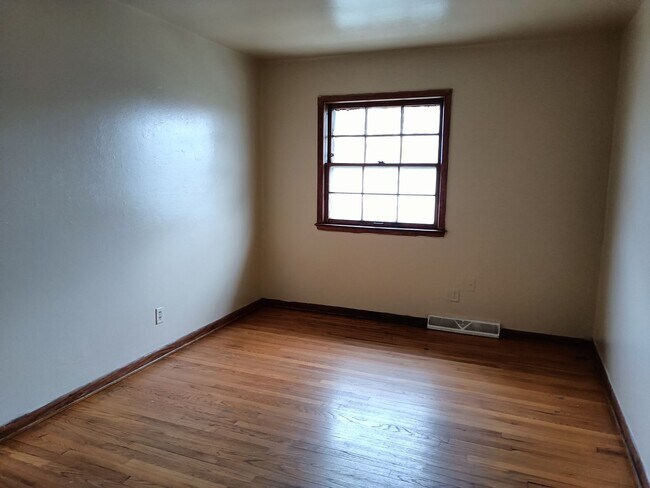 Foto del edificio - 7308-7312 W Mill Rd