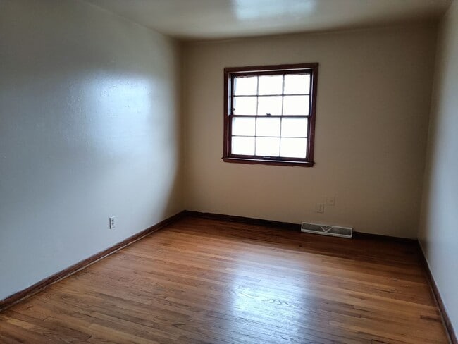 Building Photo - 7308-7312 W Mill Rd