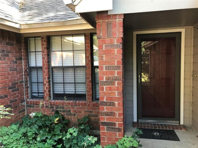 Building Photo - 1225 Cir View Ct