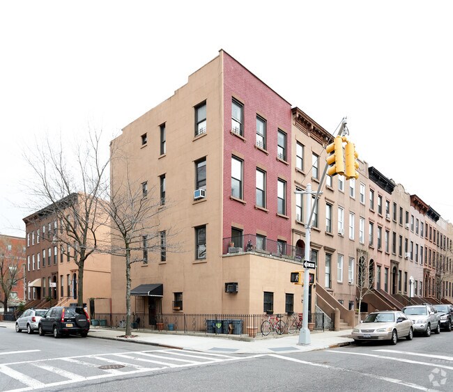 Building Photo - 608 Henry St