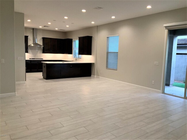 Building Photo - 6519 E Villa Maria Dr