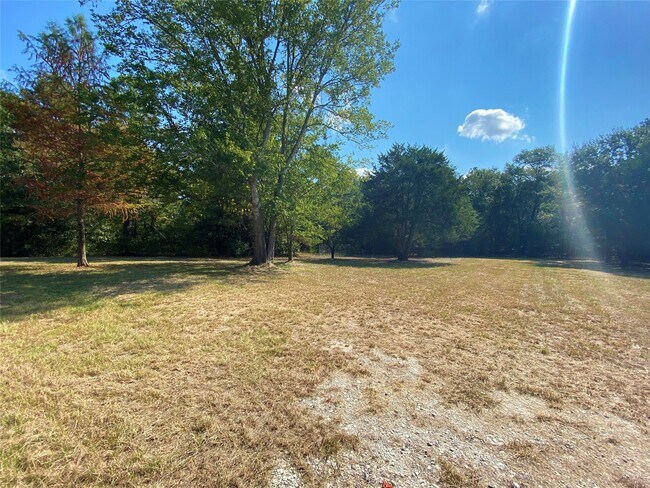 Foto del edificio - 20 White Oak Dr