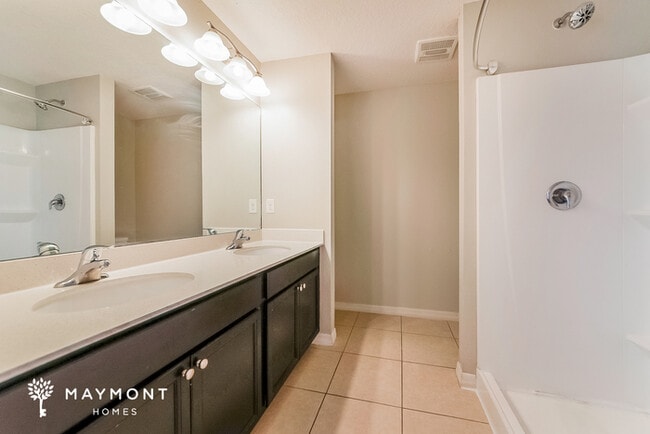 Foto del edificio - 844 Chatham Walk Dr