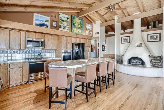Building Photo - Large 4BR/4BA Alpine home with amazing VIEWS!