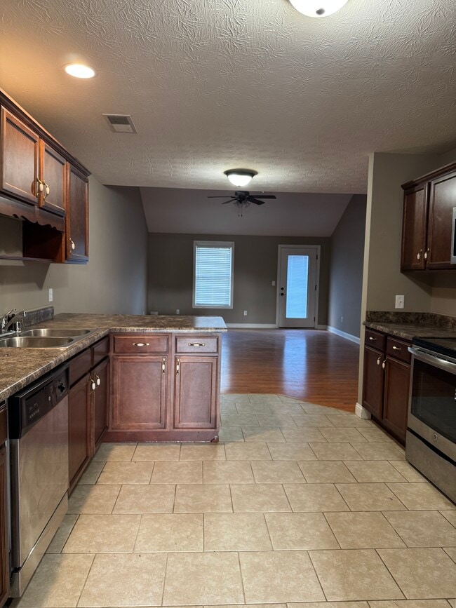 Building Photo - 6068 Lauren Ln