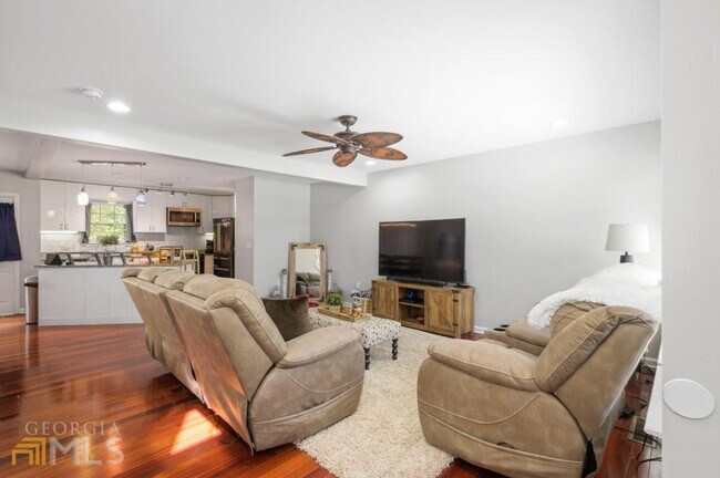 Building Photo - 2616 Boland Dr NE
