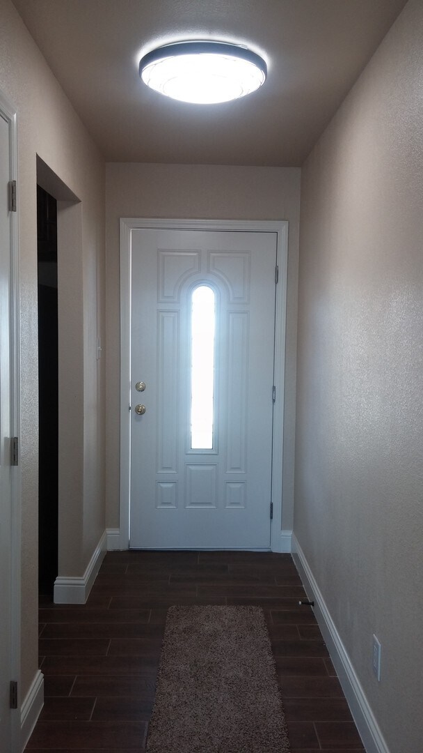 Foto del edificio - COMPLETELY UPDATED HOME MOVE IN READY