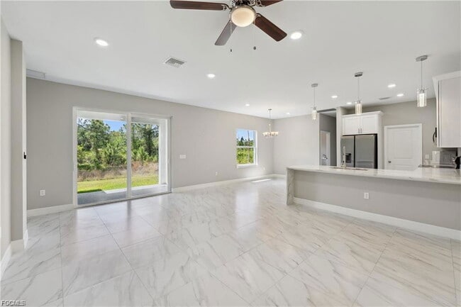 Foto del edificio - 1040 Milwaukee Blvd