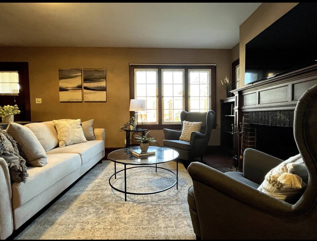 Foto principal - 1345 Highland St