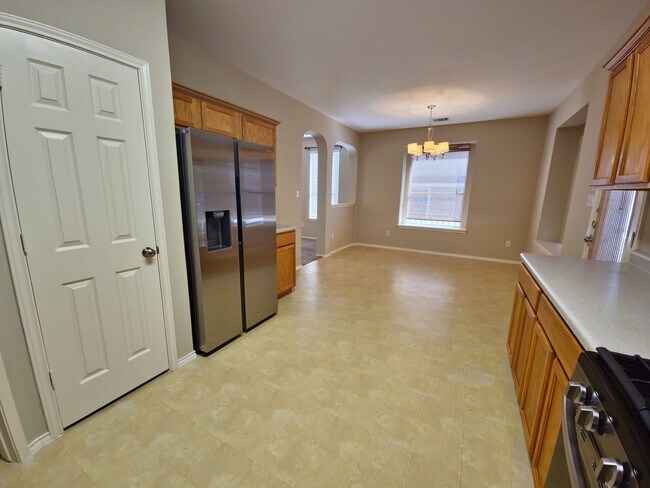 Building Photo - Enchanting 4 Bedroom home located in Plum Creek!