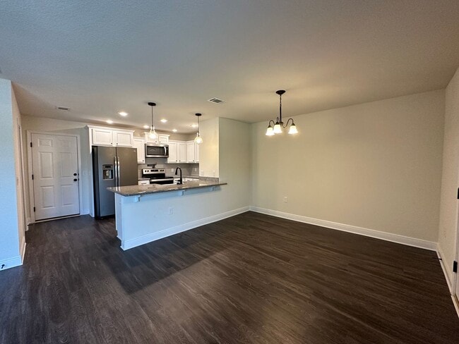 Building Photo - 3 bedroom 2.5 bath townhouse for rent in P...