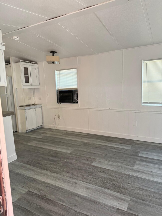 Building Photo - 3000 Clarcona Rd