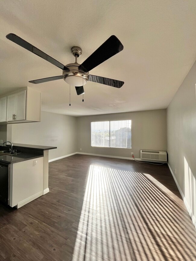 Building Photo - Chateau Emelita Apartments