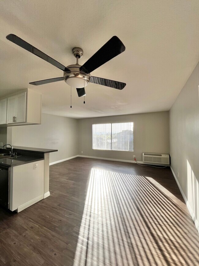 Foto del edificio - Chateau Emelita Apartments