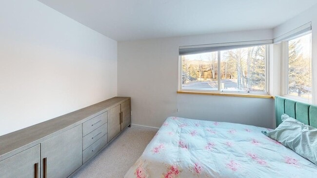 Foto del edificio - 11 Russell Trail