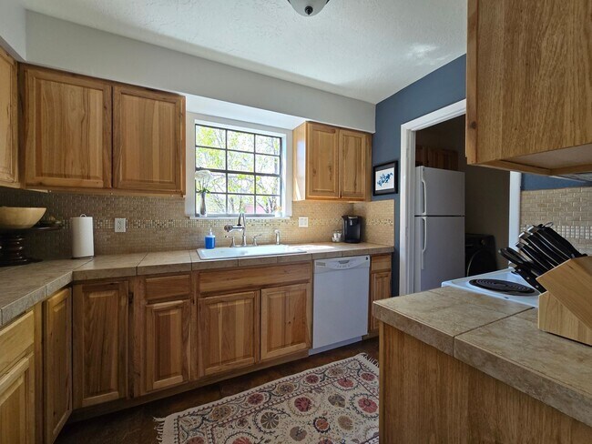 Foto del edificio - 1030 Don Diego Ave