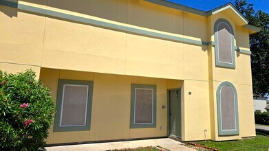 Building Photo - 1000 Ranchway Dr