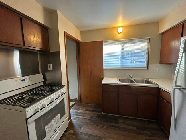 Foto del edificio - 1868 Hamilton Ave