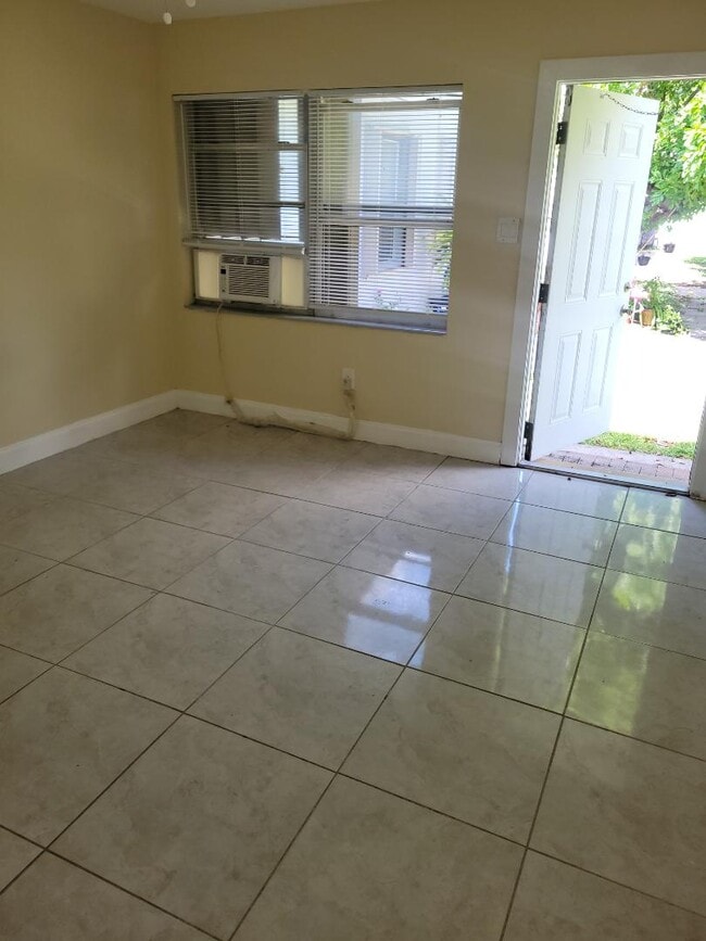 Foto del edificio - 5471 Ravenswood Rd