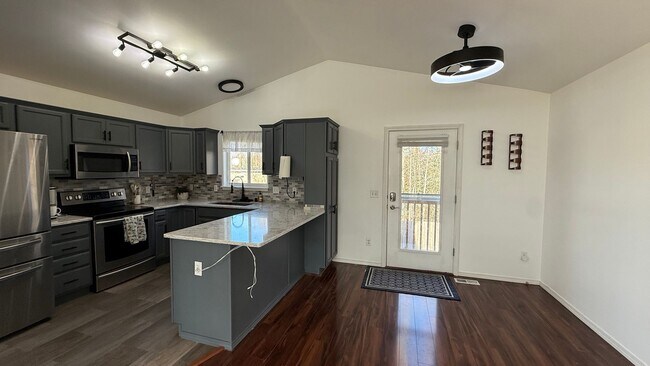 Building Photo - Lovely 3 Bed/2.5 Bath House in East Anchor...