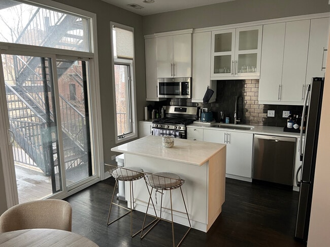 Foto del edificio - 937 N Willard Ct