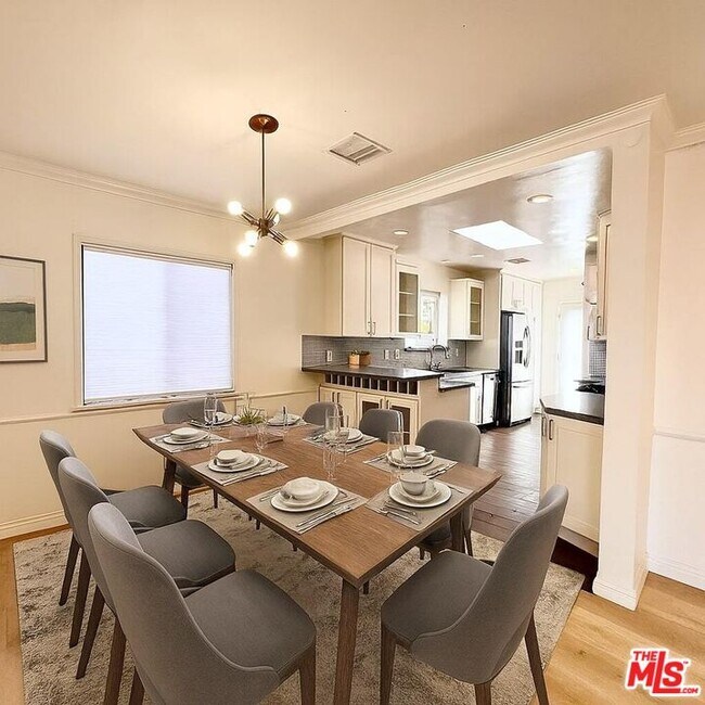 Foto del edificio - 7311 Dunfield Ave