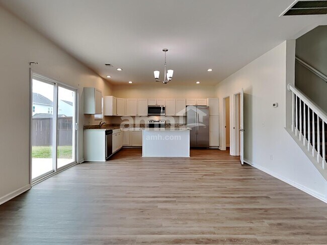 Foto del edificio - 136 Weeping Cypress Dr