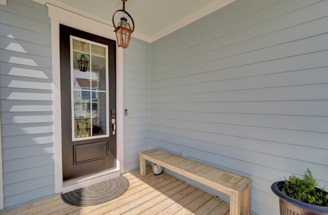 Building Photo - Impressive 4 bedroom home + office with el...