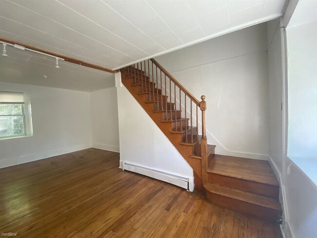 Building Photo - 3 br, 1 bath House - 27 Hawthorne Ave