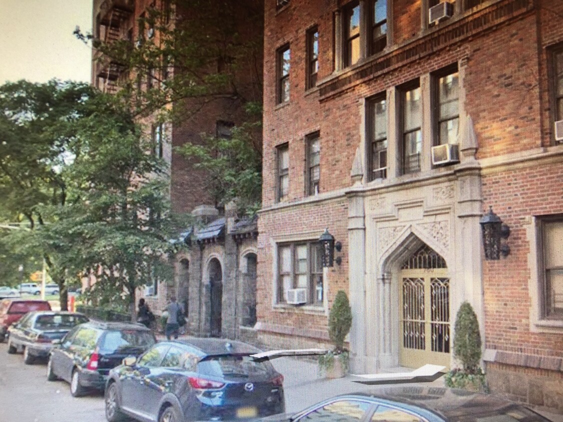 Foto principal - 780 Pelham Pkwy S