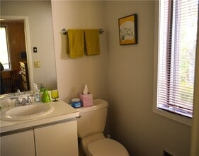 Building Photo - 132 Pines Dr