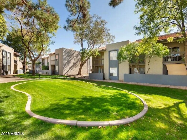 Foto principal - 164 N 74th St