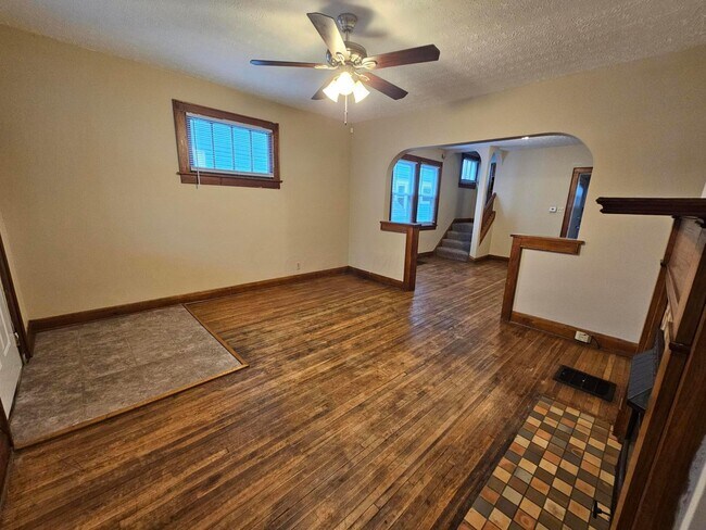 Building Photo - 1204 Oakwood Ave