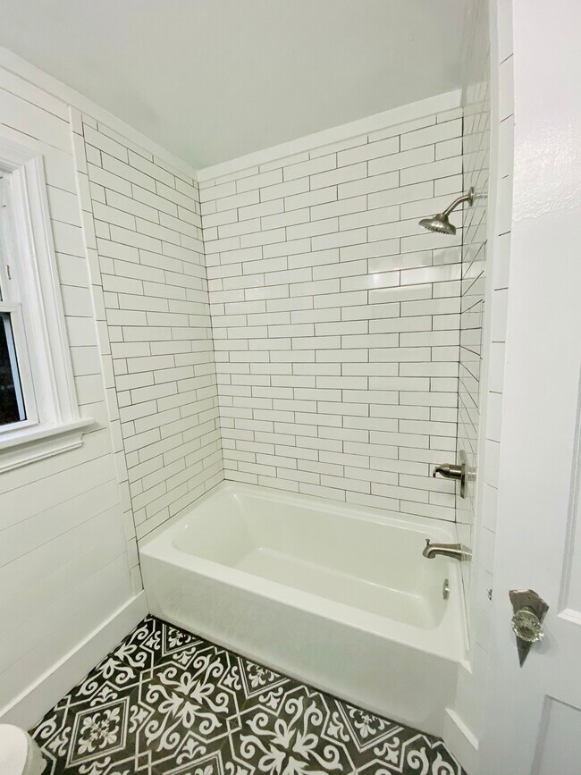 Foto del edificio - 814 11th Ave NW