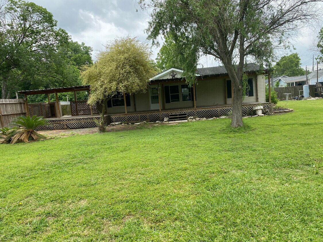 Foto principal - 16422 Waverly Dr