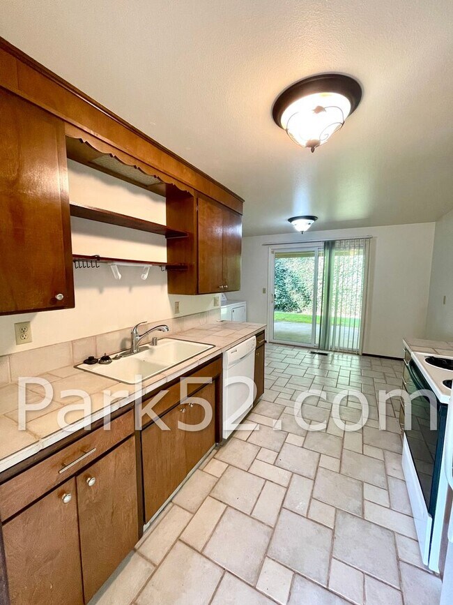 Foto del edificio - $500 Off the 1st Full Month! Spacious Firc...