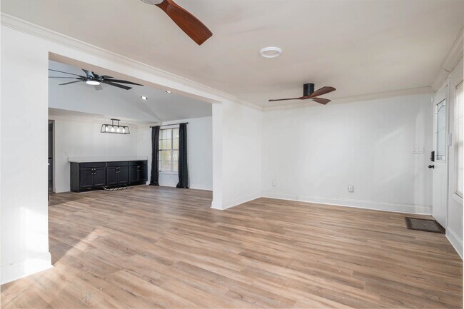 Foto del edificio - 3815 Dorothy Dr