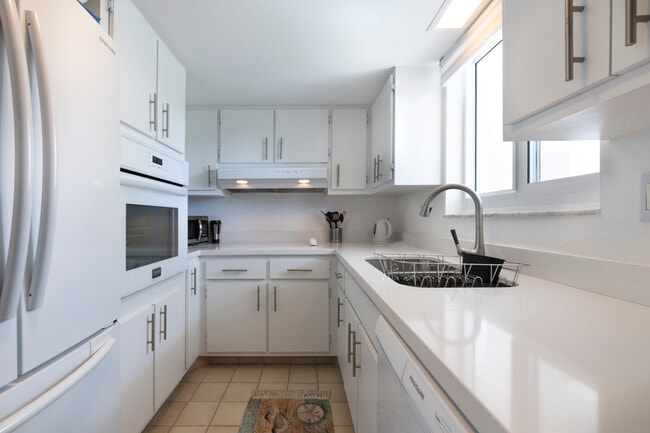 Building Photo - 2505 S Ocean Blvd