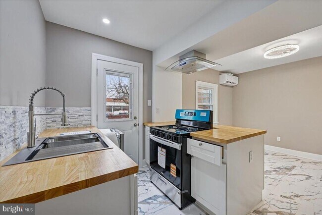 Foto del edificio - 1041 N Monroe St