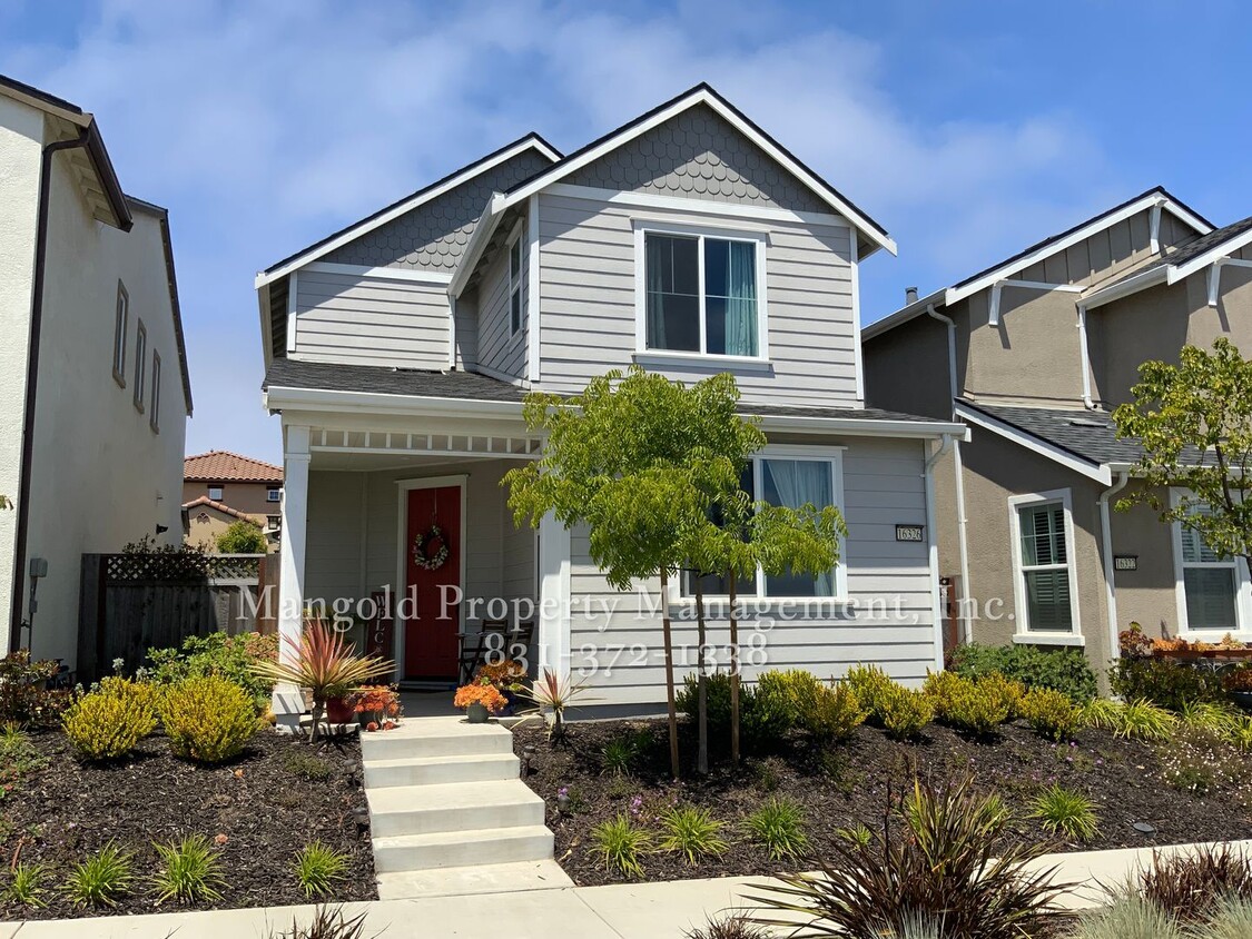 Foto principal - Beautiful 3-Bed 2.5-Bath Two Story Home in...