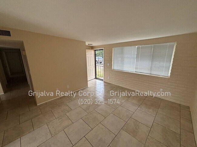 Building Photo - Spacious 4 Bedroom House for Rent  (Irvington/Kolb)